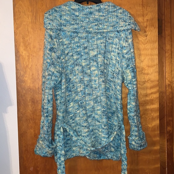 Wool Sweater in Shades of Blue - Picture 4 of 5